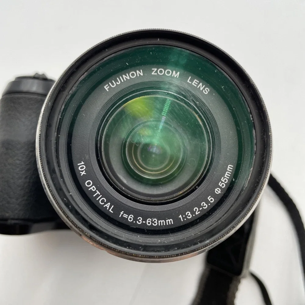 Fujifilm Finepix S5200 Digital SLR Camera 5.1MP 10x Optical Zoom + Strap+Case